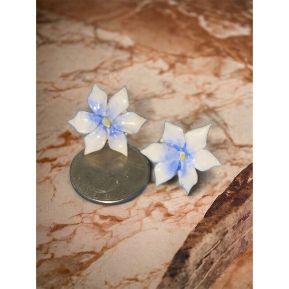 VINTAGE Blue PORCELAIN FLOWER EARRINGS Made In England CLIP ON - Picture 2 of 6